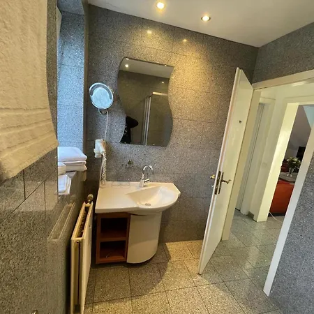 Mit 2 Schlafzimmer Und 1 Schlafsofa Apartment